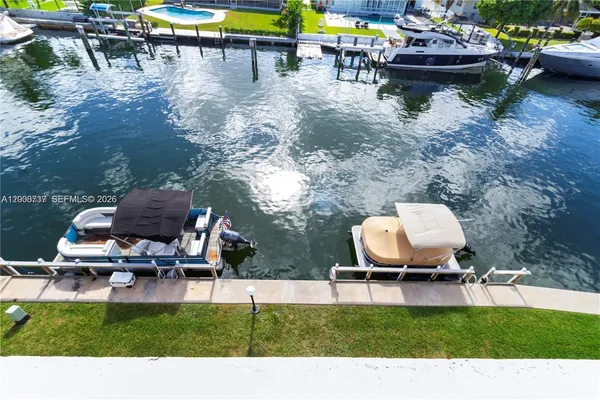 $1,800 | 455 Paradise Isle Boulevard, Unit 402, Hallandale Beach, FL 33009