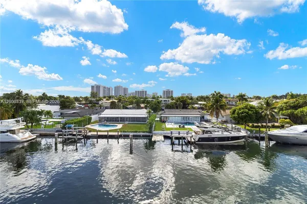 $1,800 | 455 Paradise Isle Boulevard, Unit 402, Hallandale Beach, FL 33009