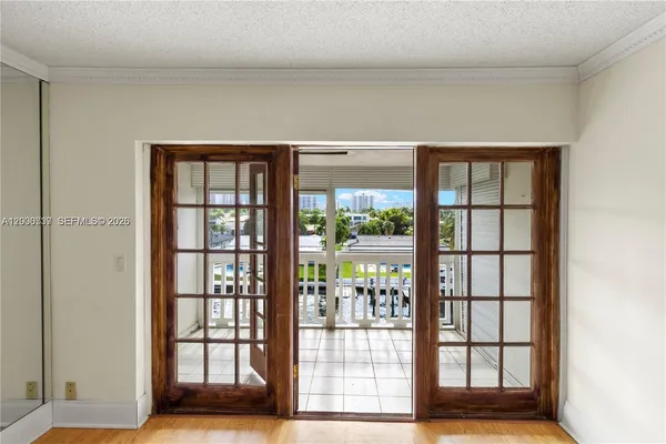 $1,800 | 455 Paradise Isle Boulevard, Unit 402, Hallandale Beach, FL 33009