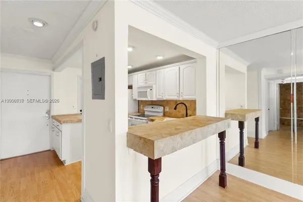 $1,800 | 455 Paradise Isle Boulevard, Unit 402, Hallandale Beach, FL 33009