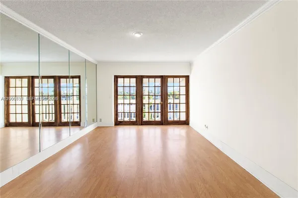 $1,800 | 455 Paradise Isle Boulevard, Unit 402, Hallandale Beach, FL 33009