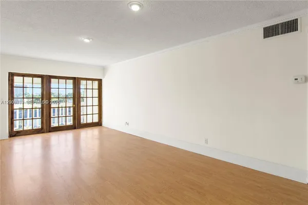 $1,800 | 455 Paradise Isle Boulevard, Unit 402, Hallandale Beach, FL 33009