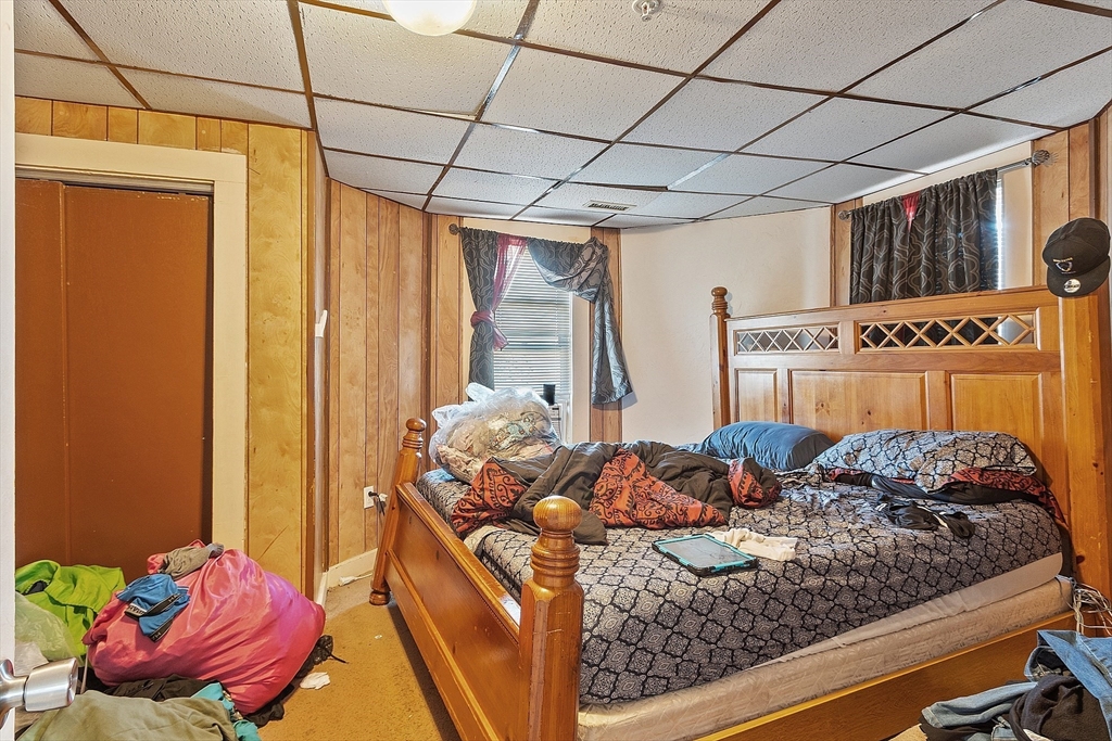 40 Aetna Street Worcester, MA 01604 - Photo 38 of 42 a room with furniture and a table