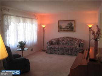 91 Hempstead Road Hamilton, NJ 08610 - Photo 3 of 8 Living Room