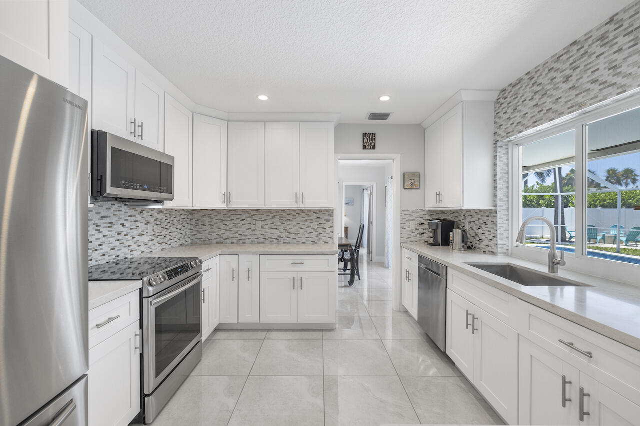 1352 Southwest 12th Street Boca Raton, FL 33486 - Photo 4 of 27 RWS_4317