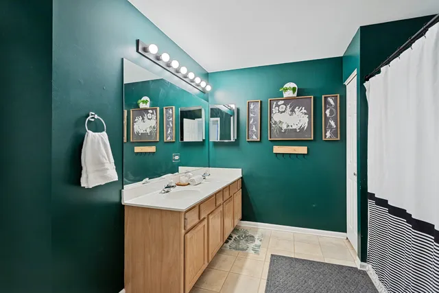 $320,000 | 1835 Wisteria Drive, Aurora, IL 60503