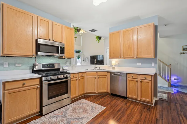 $320,000 | 1835 Wisteria Drive, Aurora, IL 60503