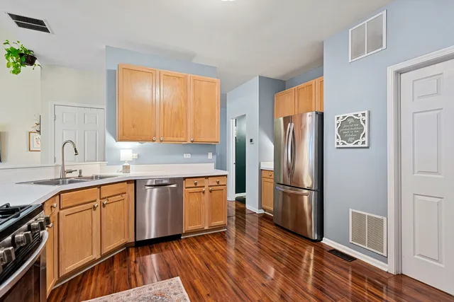 $320,000 | 1835 Wisteria Drive, Aurora, IL 60503