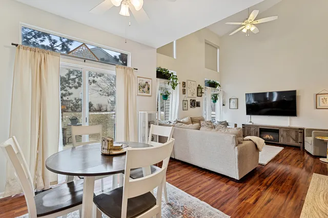 $320,000 | 1835 Wisteria Drive, Aurora, IL 60503