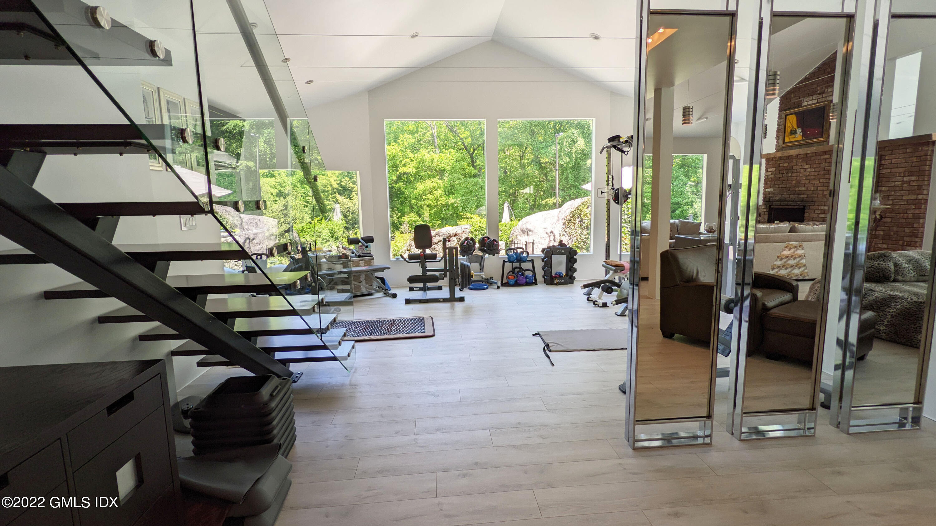 39 Nutmeg Drive Greenwich, CT 06831 - Photo 14 of 31 a living room with furniture