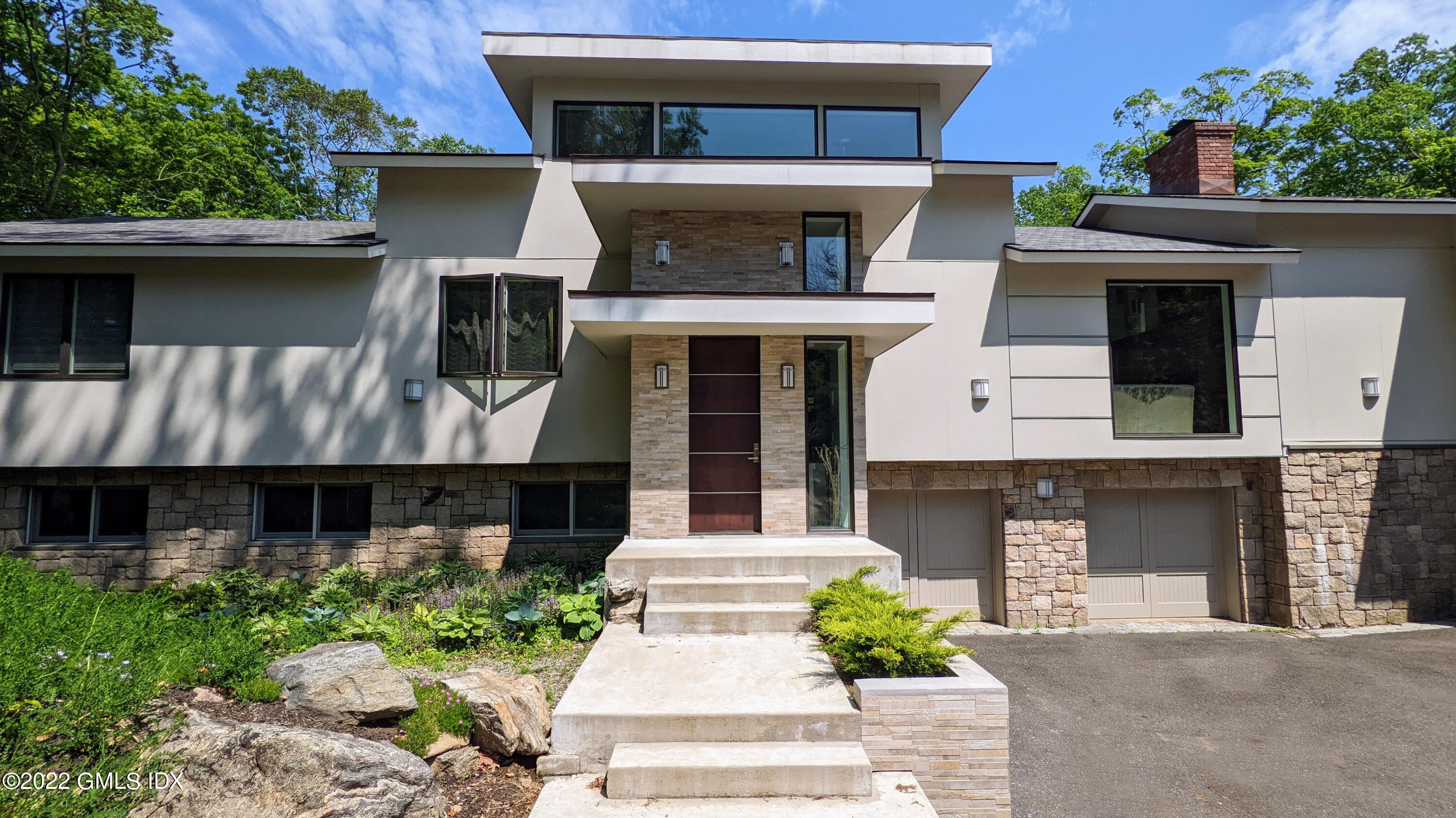 39 Nutmeg Drive Greenwich, CT 06831 - Photo 3 of 31 a front view of a house with garden