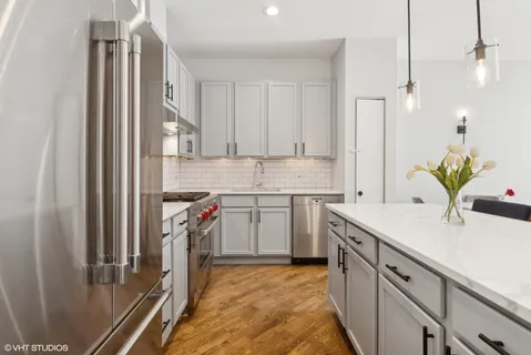 $575,000 | 560 West Fulton Street, Unit 506, Chicago, IL 60661