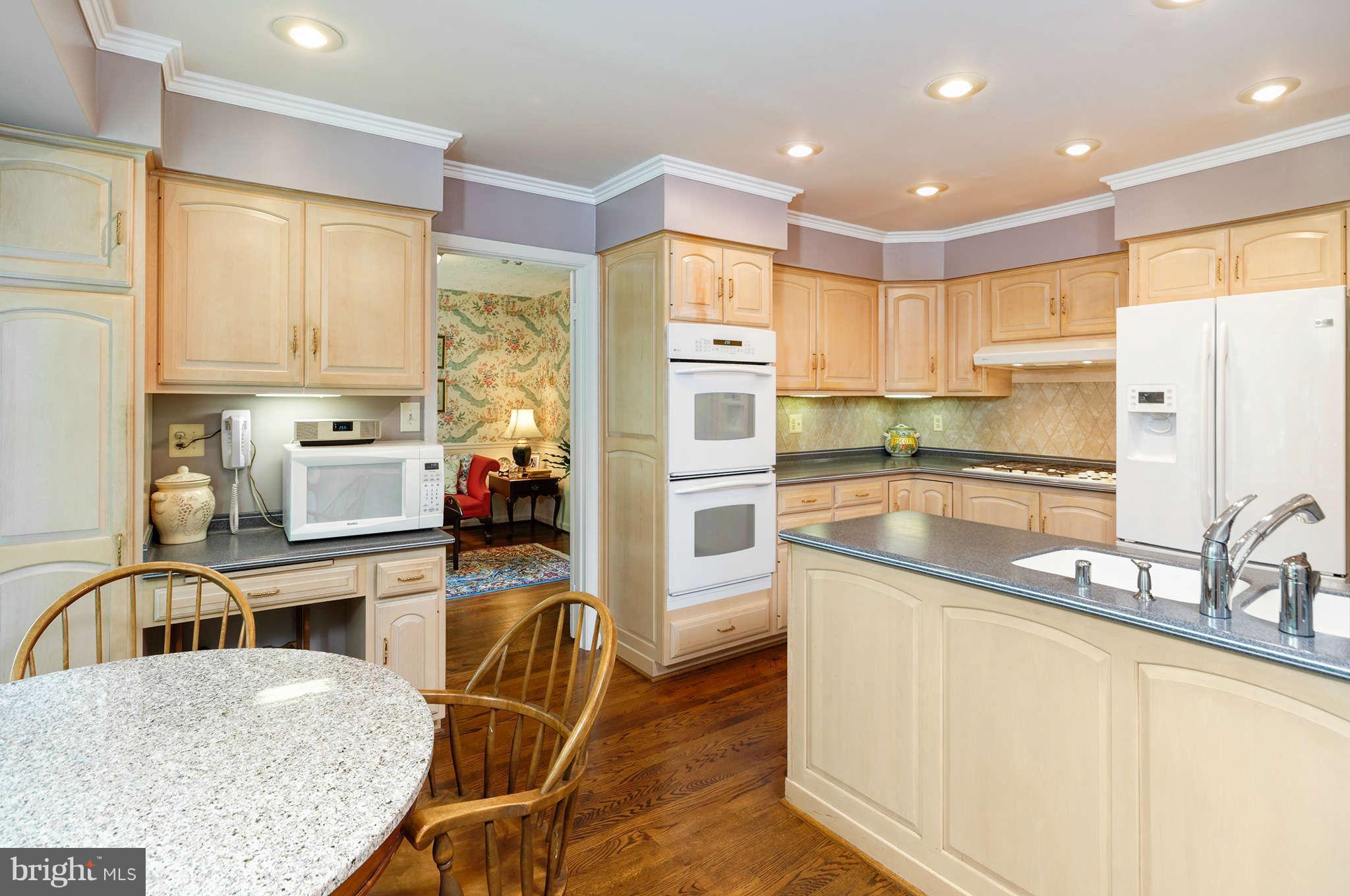 3115 Fox Mill Road Oakton, VA 22124 - Photo 18 of 27 Kitchen