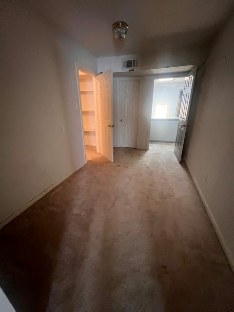 6304 South Rice Avenue Bellaire, TX 77401 - Photo 11 of 16 an empty room with windows and closet