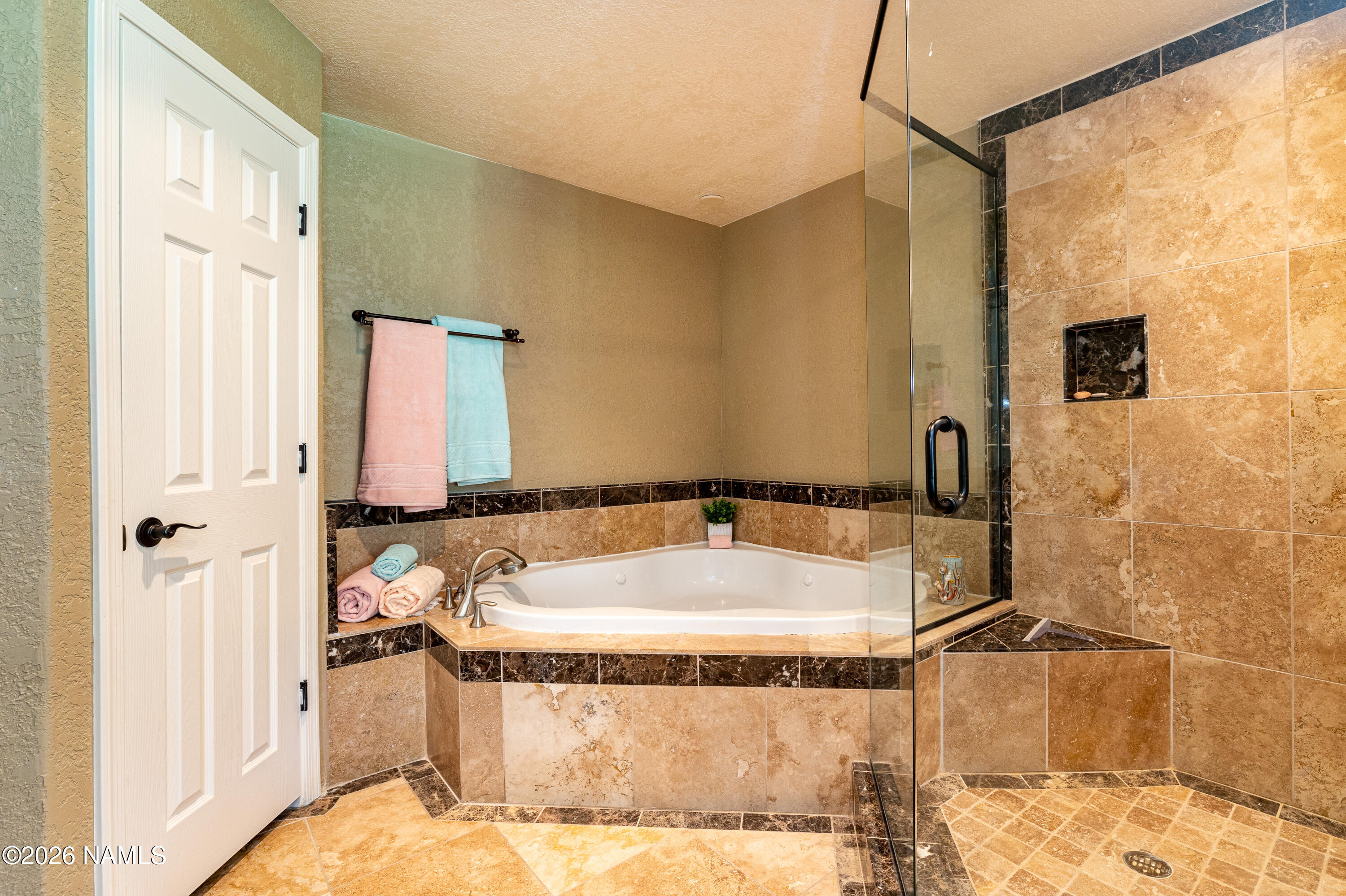 1407 North Mariposa Road Flagstaff, AZ 86004 - Photo 34 of 85 a bathroom with a tub sink and mirror