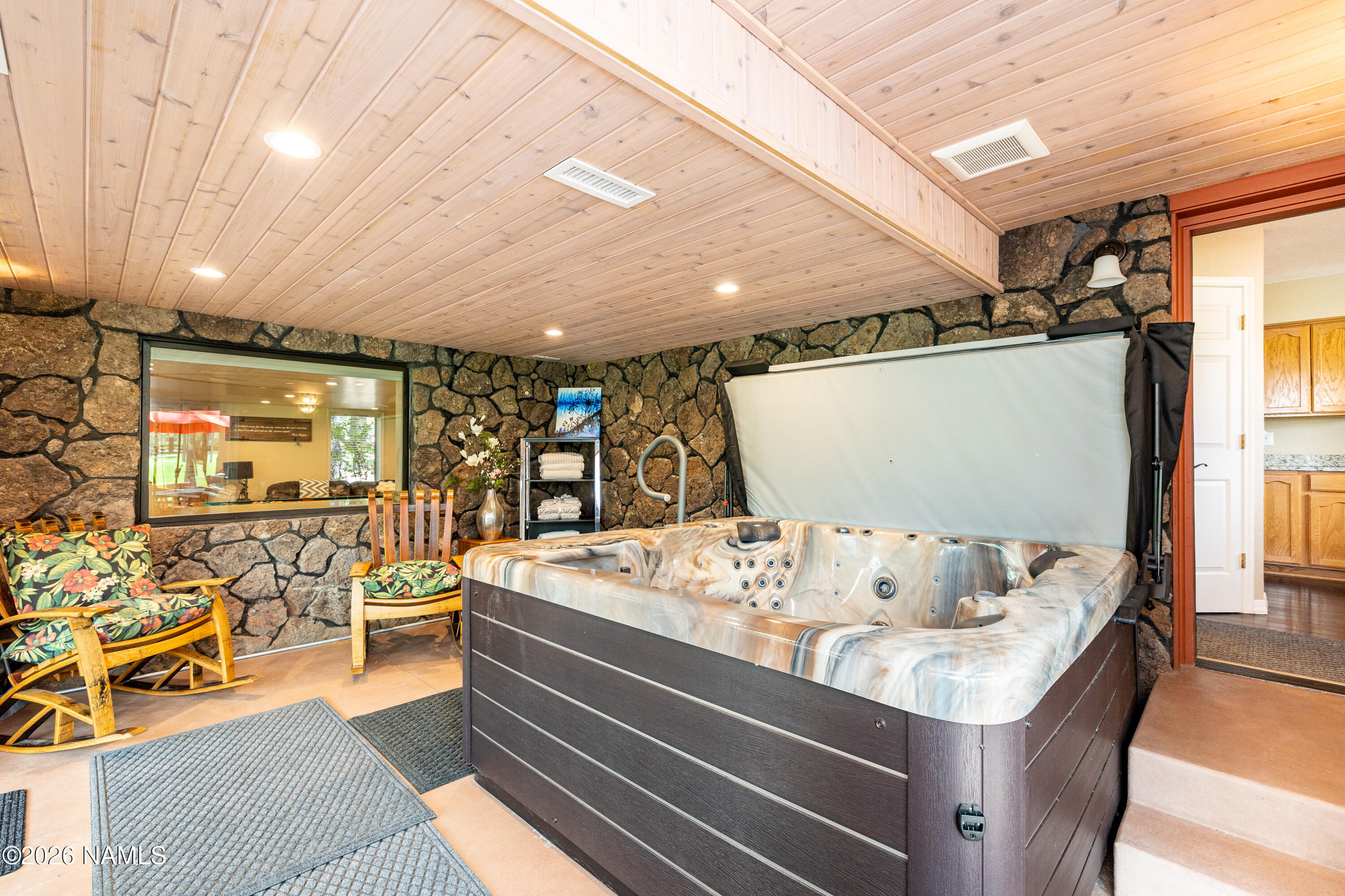 1407 North Mariposa Road Flagstaff, AZ 86004 - Photo 60 of 85 a very nice looking room with a large window