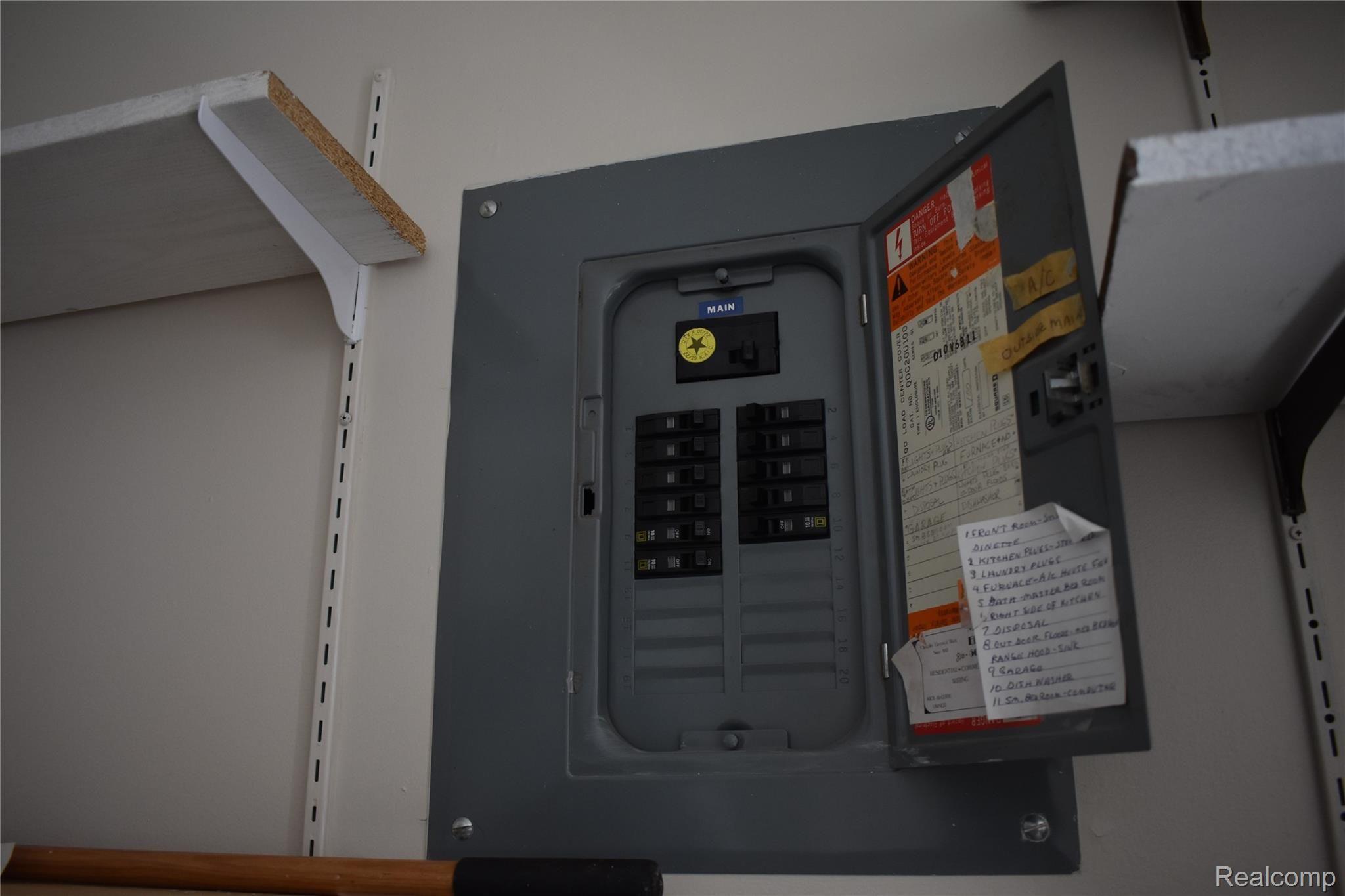 13810 Toepfer Road Warren, MI 48089 - Photo 19 of 25 DSC_0138.JPG