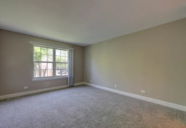 $384,896 | 195 Island Court, Unit 195, Schaumburg, IL 60193