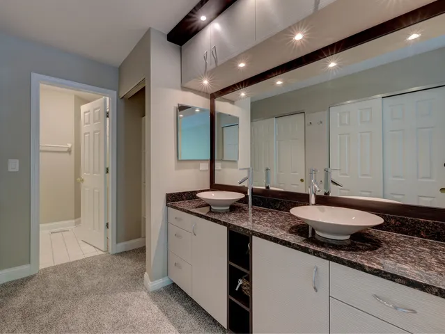 $384,896 | 195 Island Court, Unit 195, Schaumburg, IL 60193