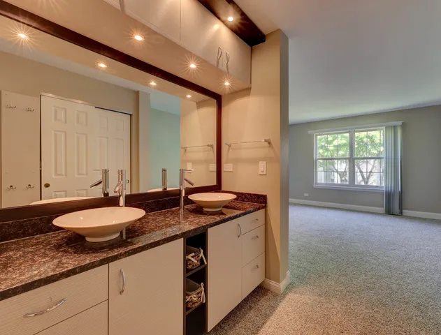 $384,896 | 195 Island Court, Unit 195, Schaumburg, IL 60193