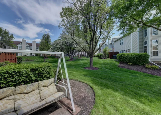 $384,896 | 195 Island Court, Unit 195, Schaumburg, IL 60193