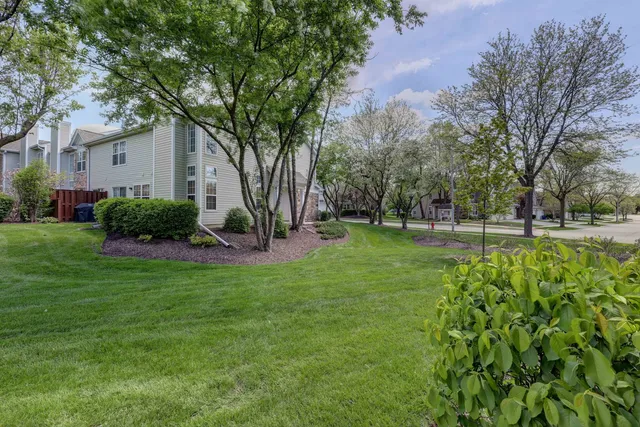 $384,896 | 195 Island Court, Unit 195, Schaumburg, IL 60193