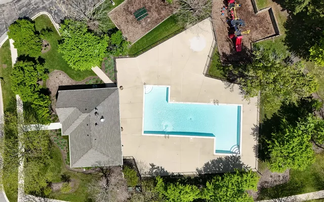 $384,896 | 195 Island Court, Unit 195, Schaumburg, IL 60193