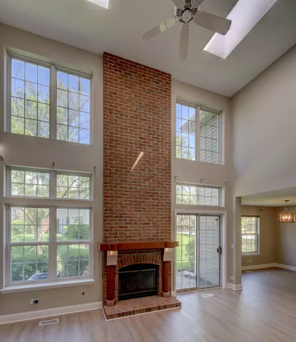 $384,896 | 195 Island Court, Unit 195, Schaumburg, IL 60193