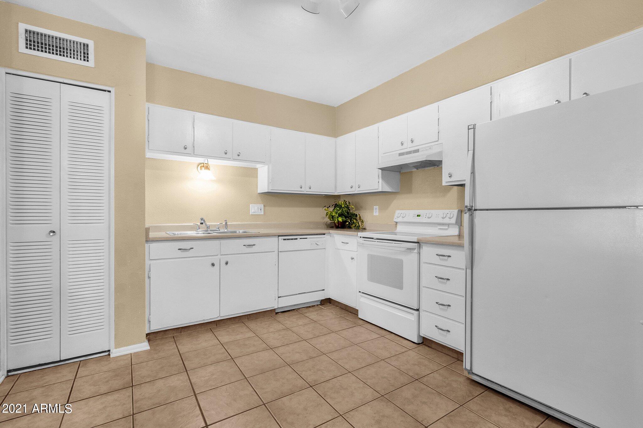 720 South Dobson Road, Unit 10 Mesa, AZ 85202 - Photo 12 of 22 14-web-or-mls-720-s-dobson-rd-unit-10