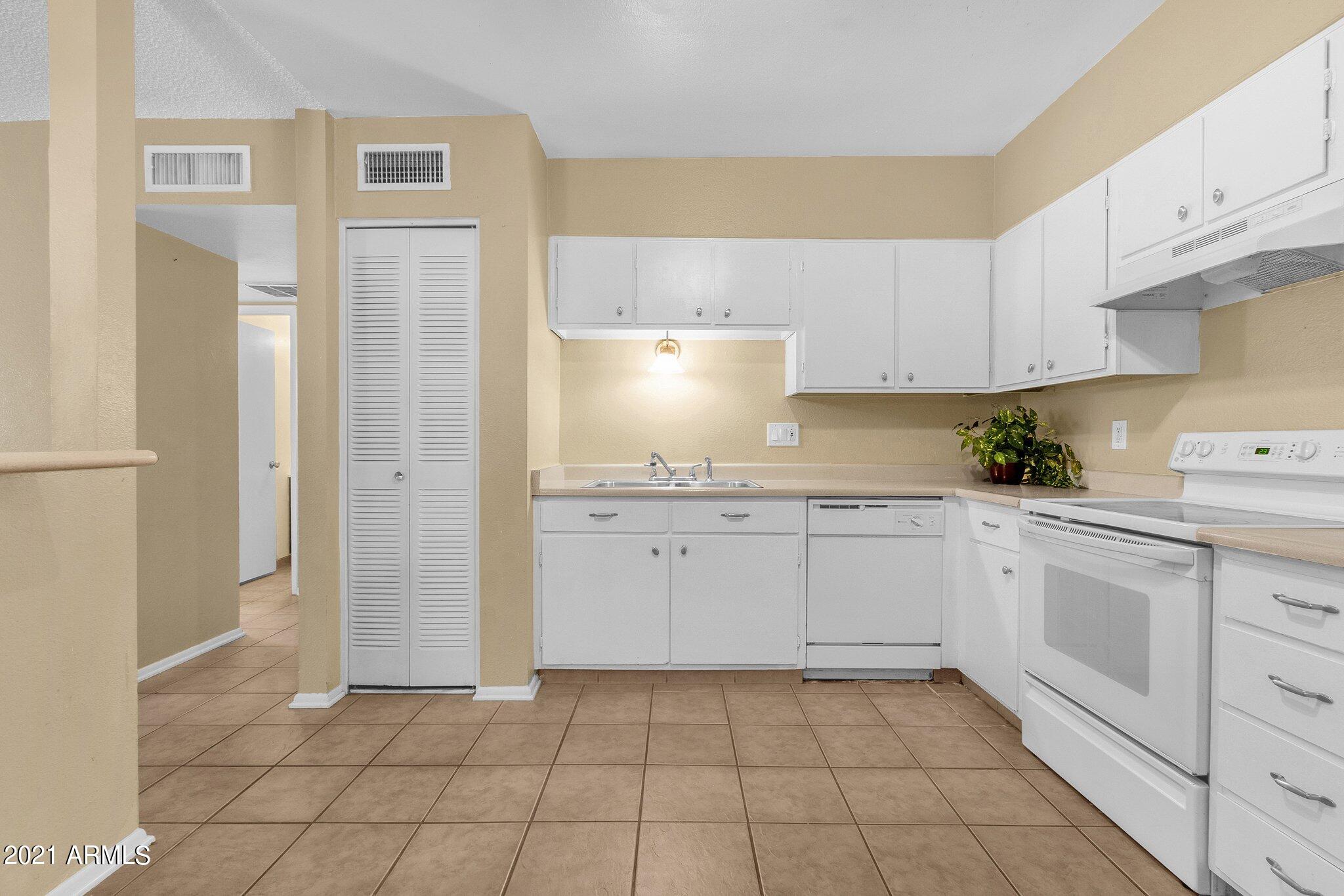 720 South Dobson Road, Unit 10 Mesa, AZ 85202 - Photo 15 of 22 17-web-or-mls-720-s-dobson-rd-unit-10