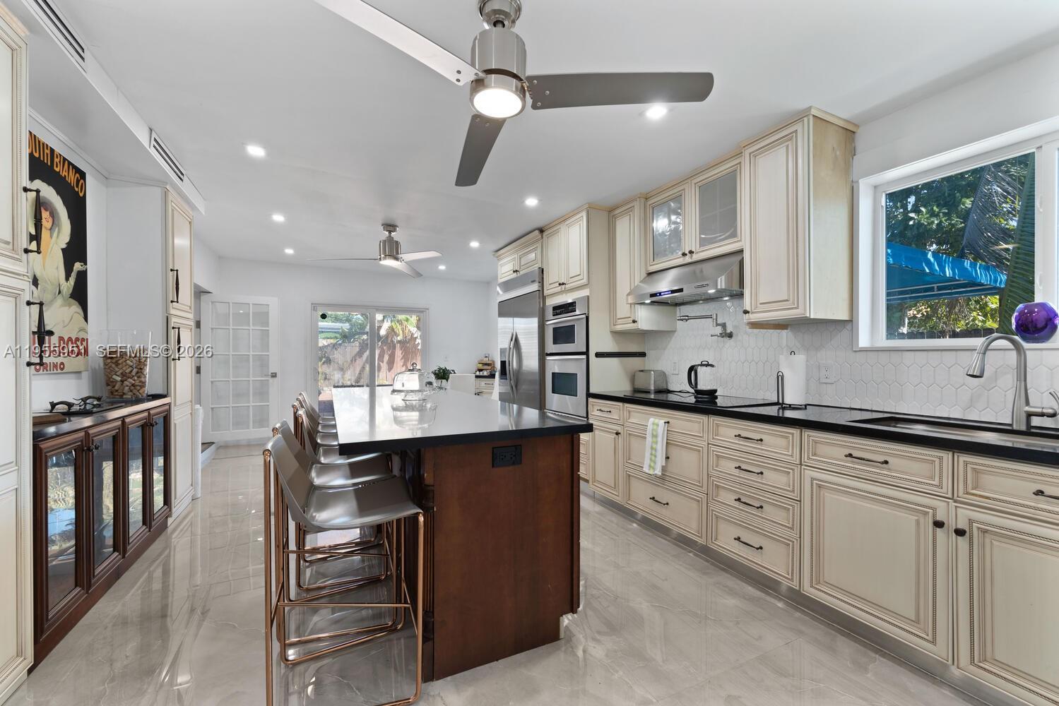 6423 Southwest 107th Place Miami, FL 33173 - Photo 11 of 40