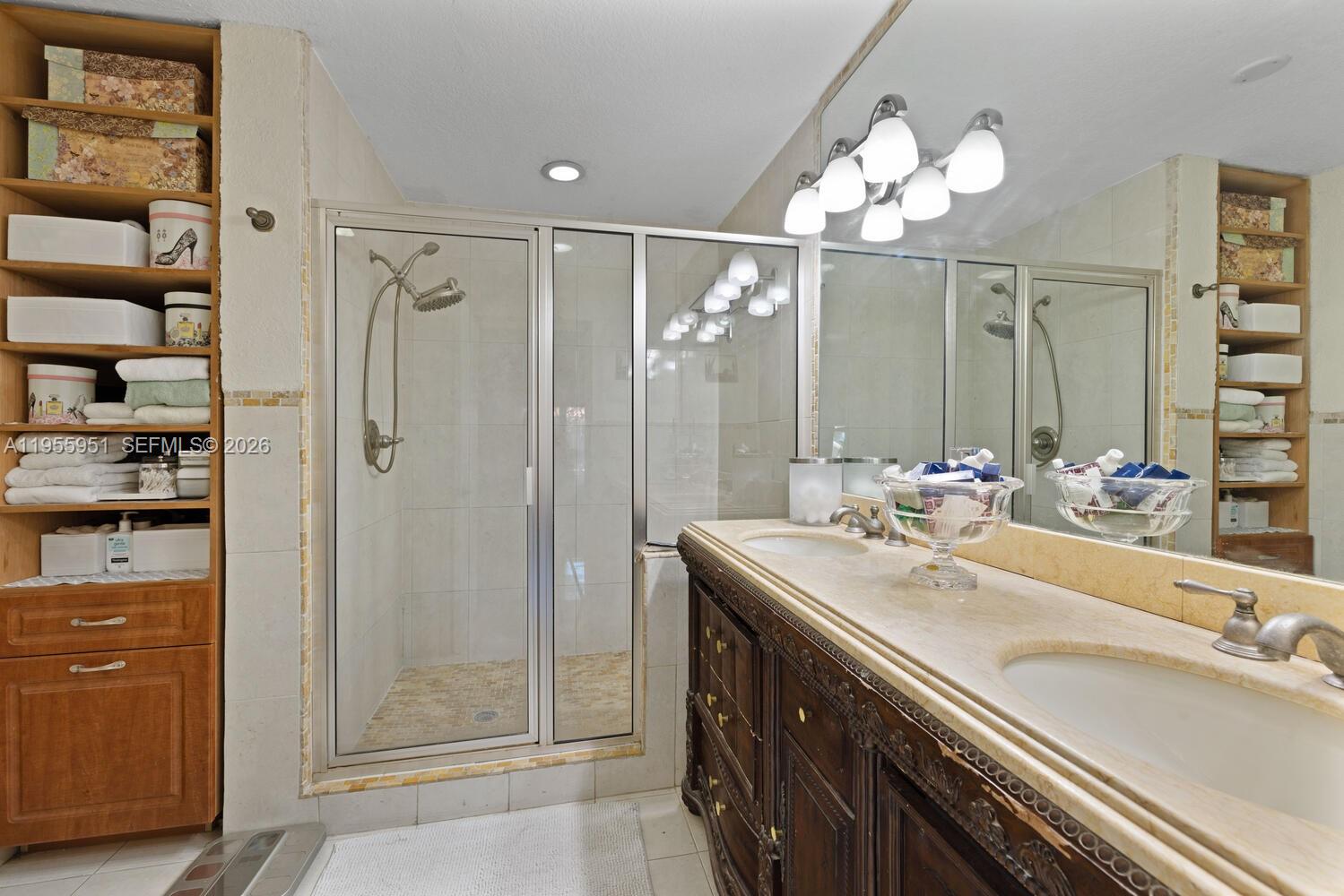 6423 Southwest 107th Place Miami, FL 33173 - Photo 16 of 40