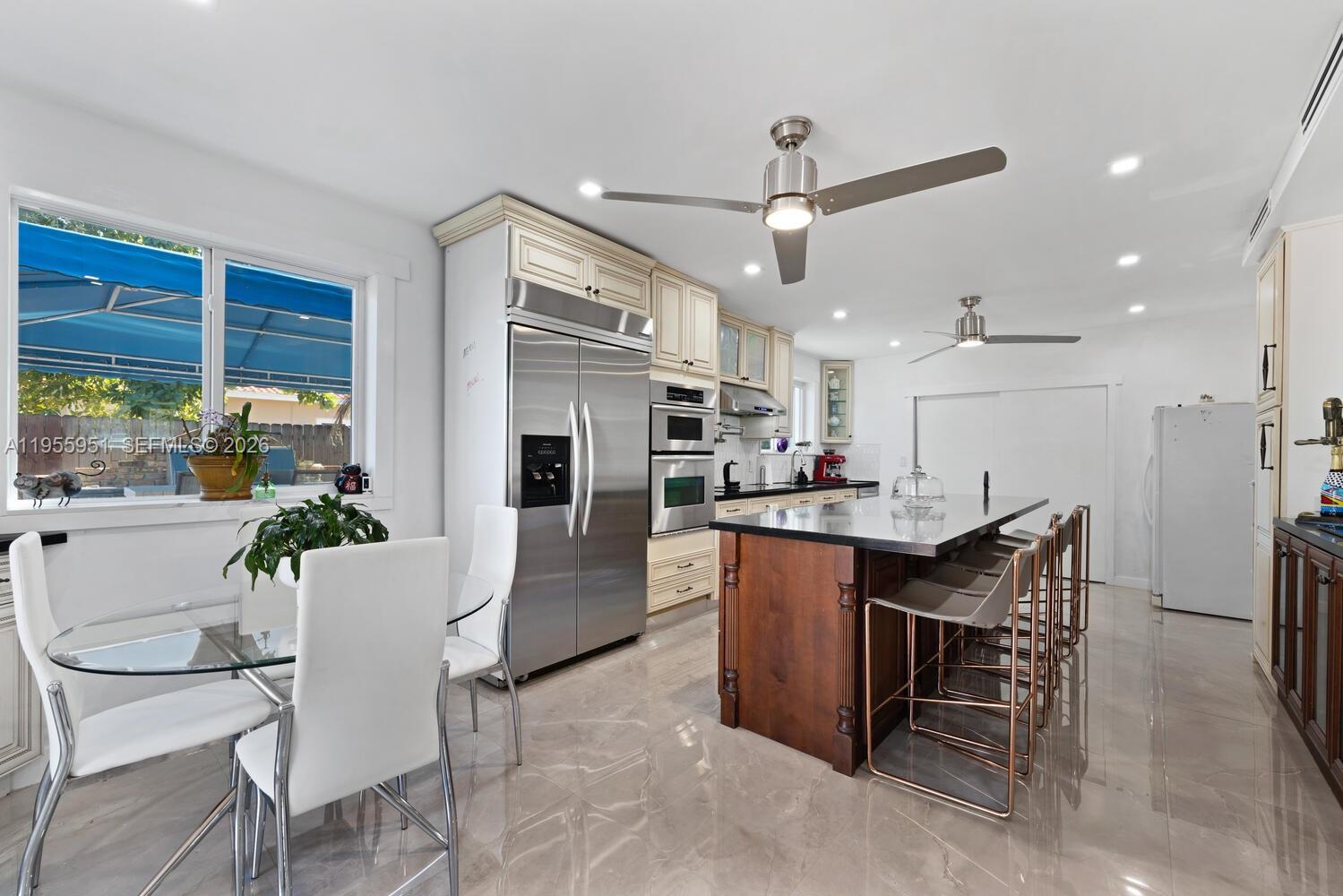 6423 Southwest 107th Place Miami, FL 33173 - Photo 10 of 40