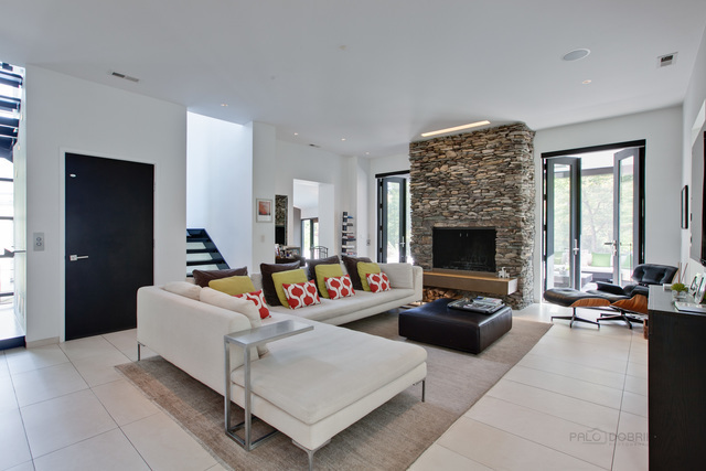 435 Thorne Lane Lake Forest, IL 60045 - Photo 11 of 42 a living room with furniture and a fireplace