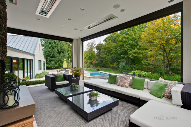 435 Thorne Lane Lake Forest, IL 60045 - Photo 13 of 42 a living room with patio furniture and a potted plant