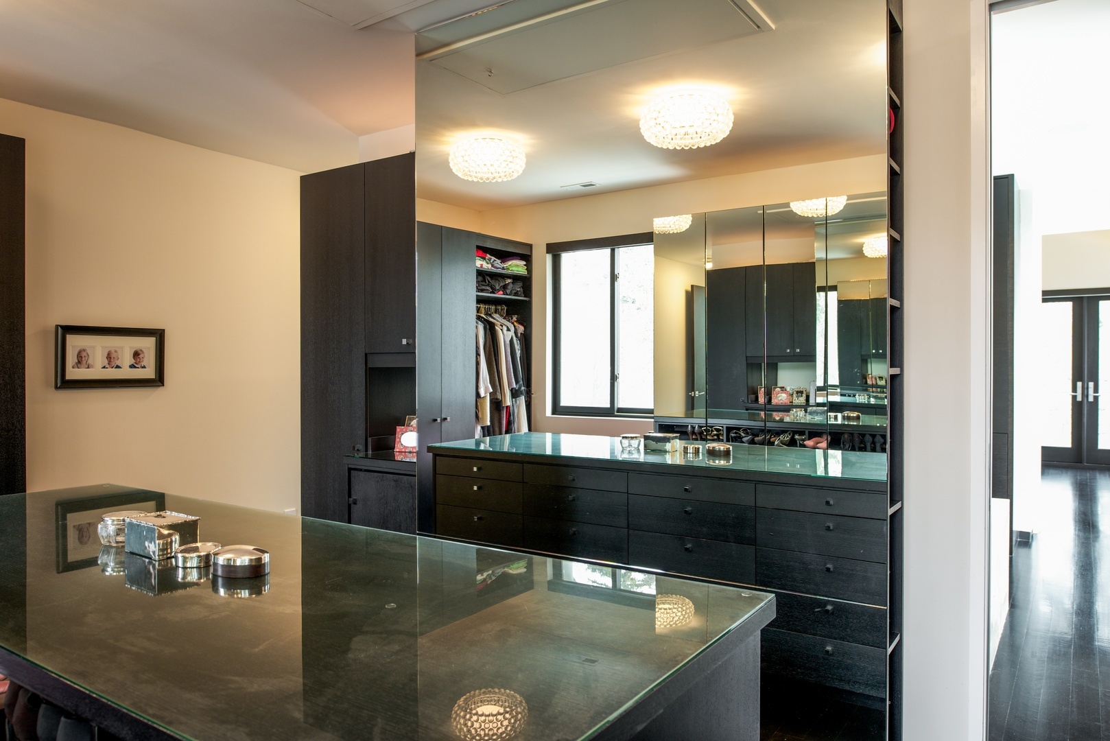 435 Thorne Lane Lake Forest, IL 60045 - Photo 21 of 42 a bathroom with a sink and a mirror