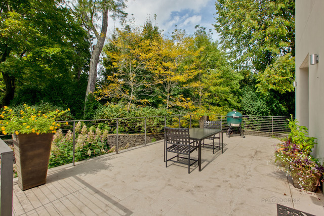 435 Thorne Lane Lake Forest, IL 60045 - Photo 30 of 42 a view of a backyard with sitting area
