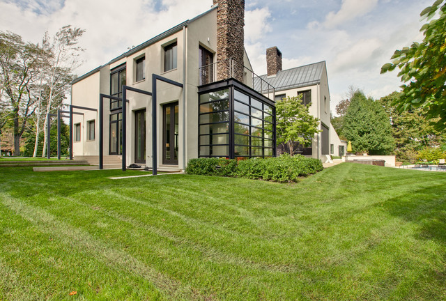 435 Thorne Lane Lake Forest, IL 60045 - Photo 32 of 42 front view of a house with a big yard