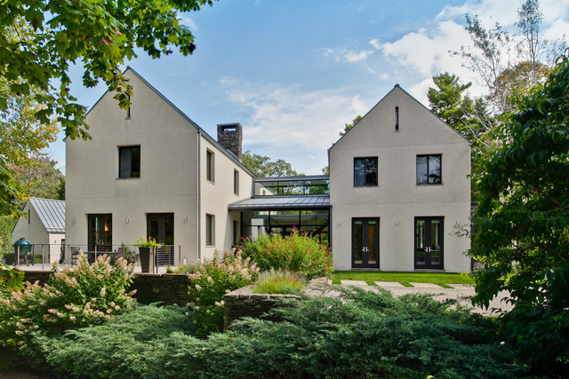 435 Thorne Lane Lake Forest, IL 60045 - Photo 41 of 42 front view of a house with a yard