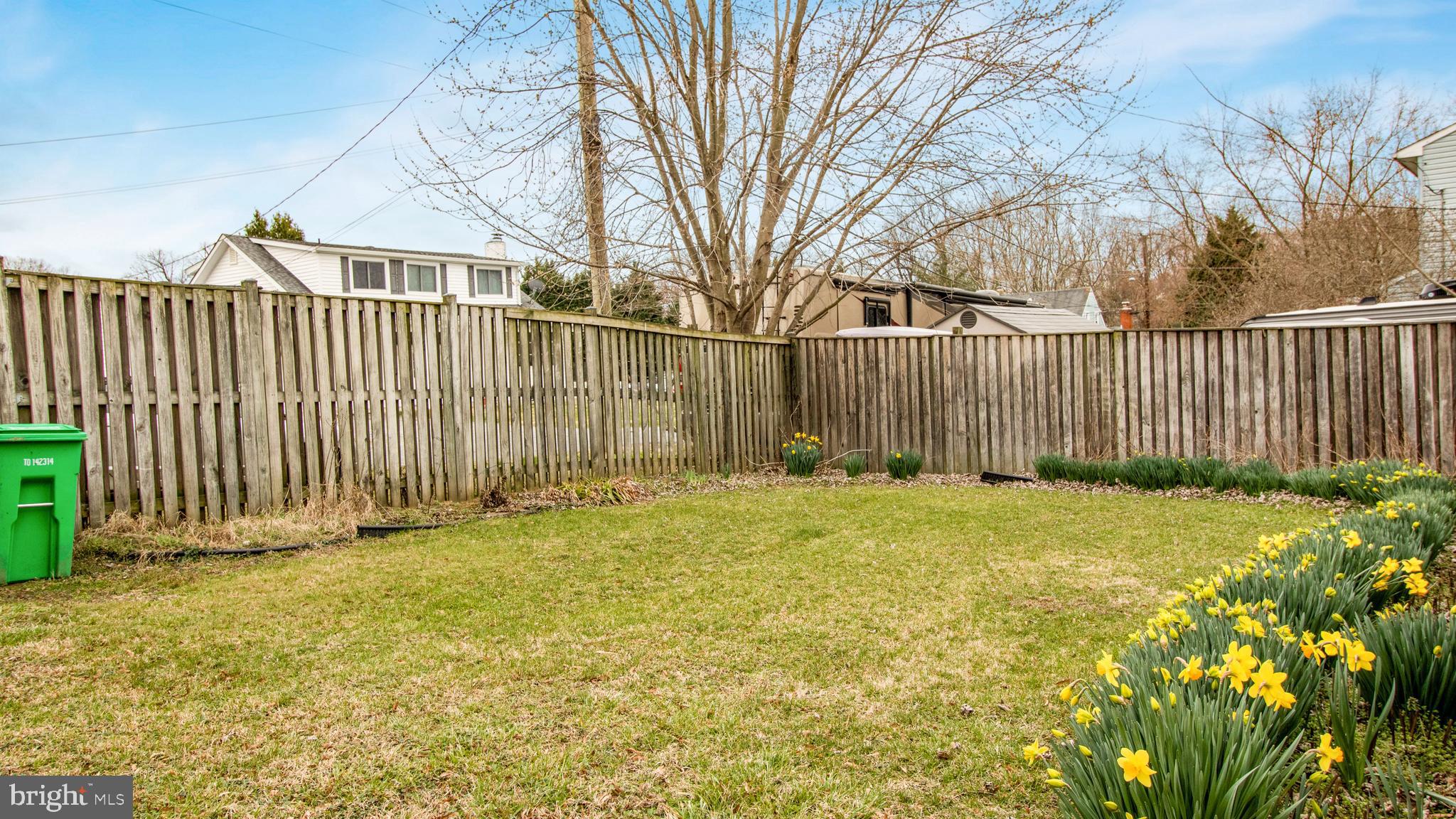 4607 Powder Mill Road Beltsville, MD 20705 - Photo 80 of 110 Stockade Fence around the back yard