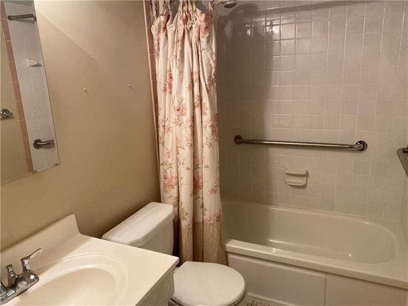 209 Coraopolis Road, Unit D2 Coraopolis, PA 15108 - Photo 3 of 11 Gallery Image 3