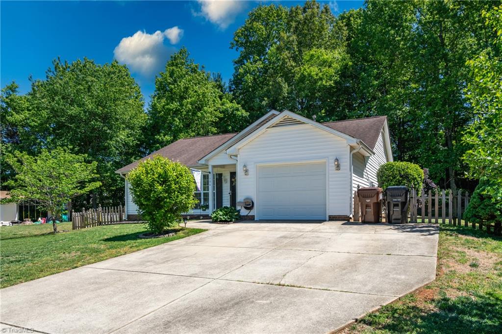 1706 Crinan Court High Point, NC 27265 - Photo 3 of 32