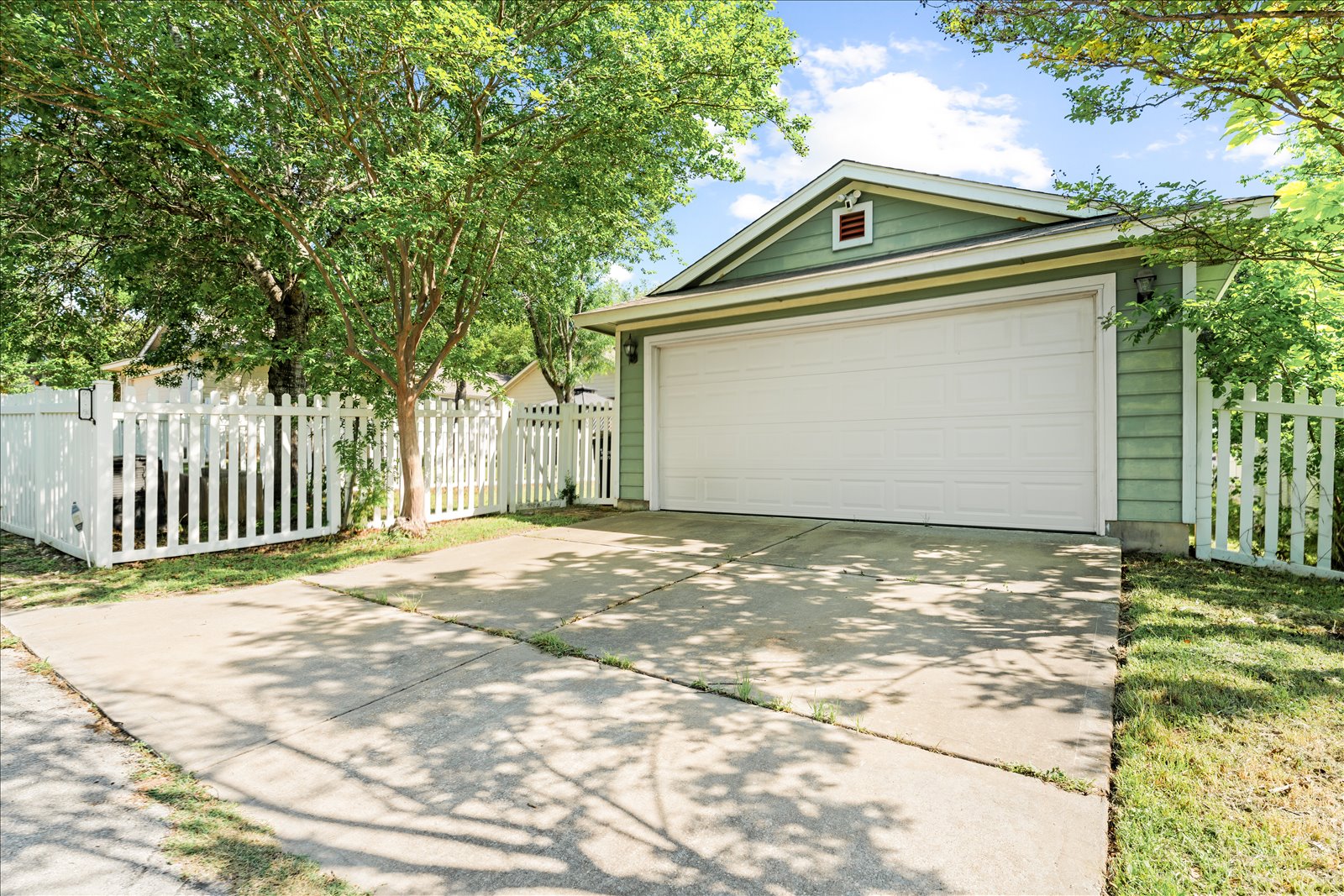 4456 Mather Kyle, TX 78640 - Photo 24 of 25 View of garage