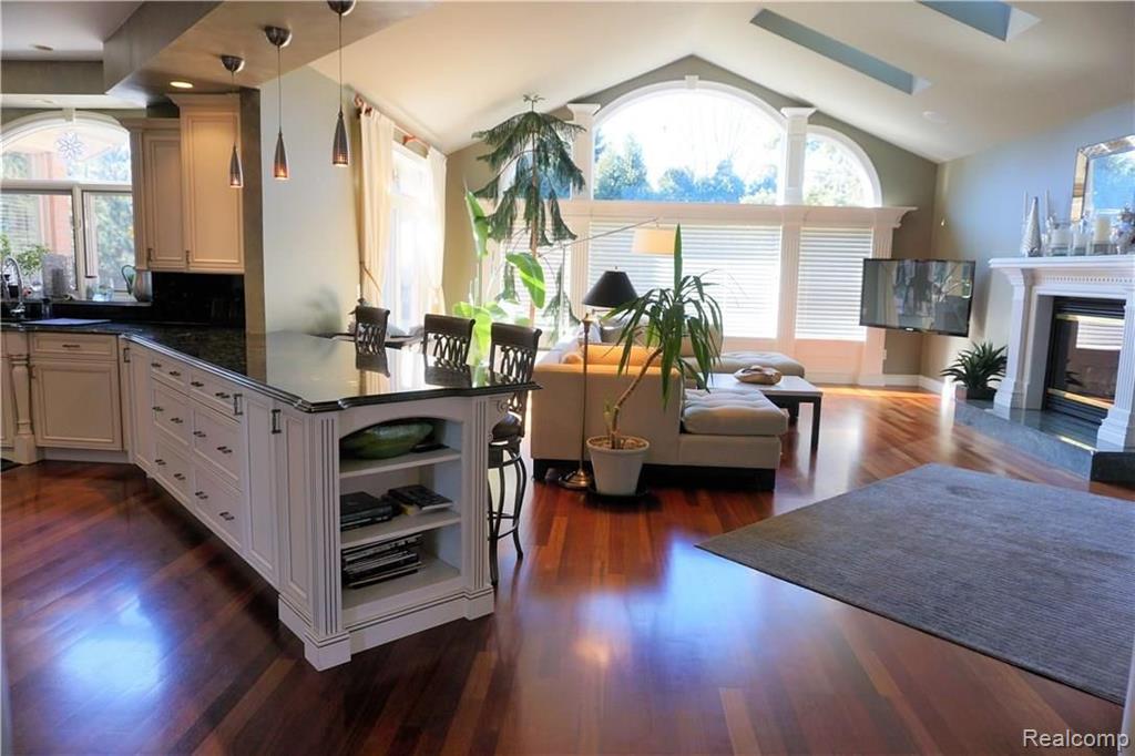 521 Hampton Road Grosse Pointe Woods, MI 48236 - Photo 15 of 48