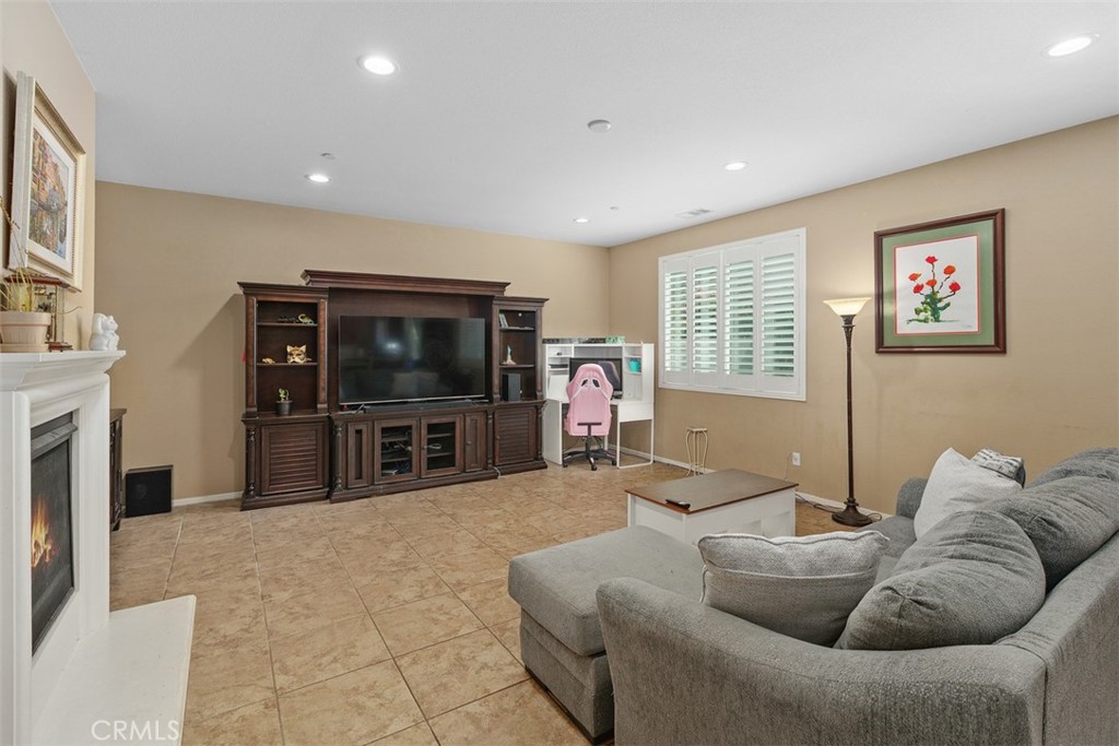 16820 Golden Bluff Loop Riverside, CA 92503 - Photo 5 of 36