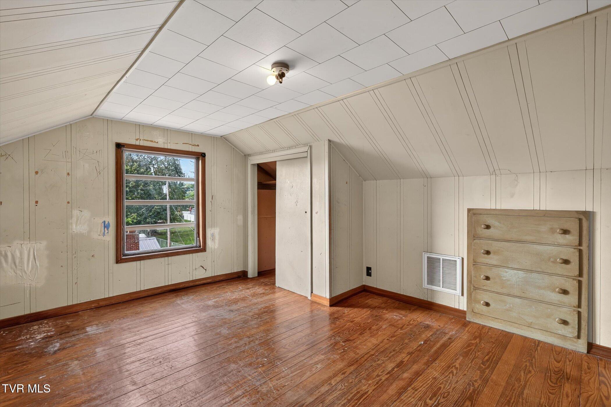 113 Ell Street Greeneville, TN 37743 - Photo 24 of 35 23-113-Ell-St-WindowStill-Photography