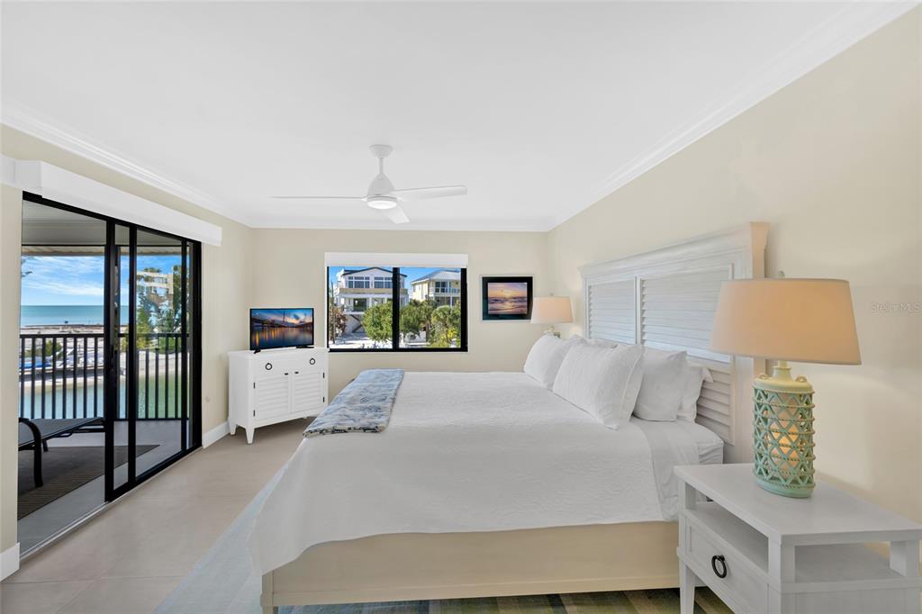 9226 Midnight Pass Road, Unit 3B Sarasota, FL 34242 - Photo 26 of 87