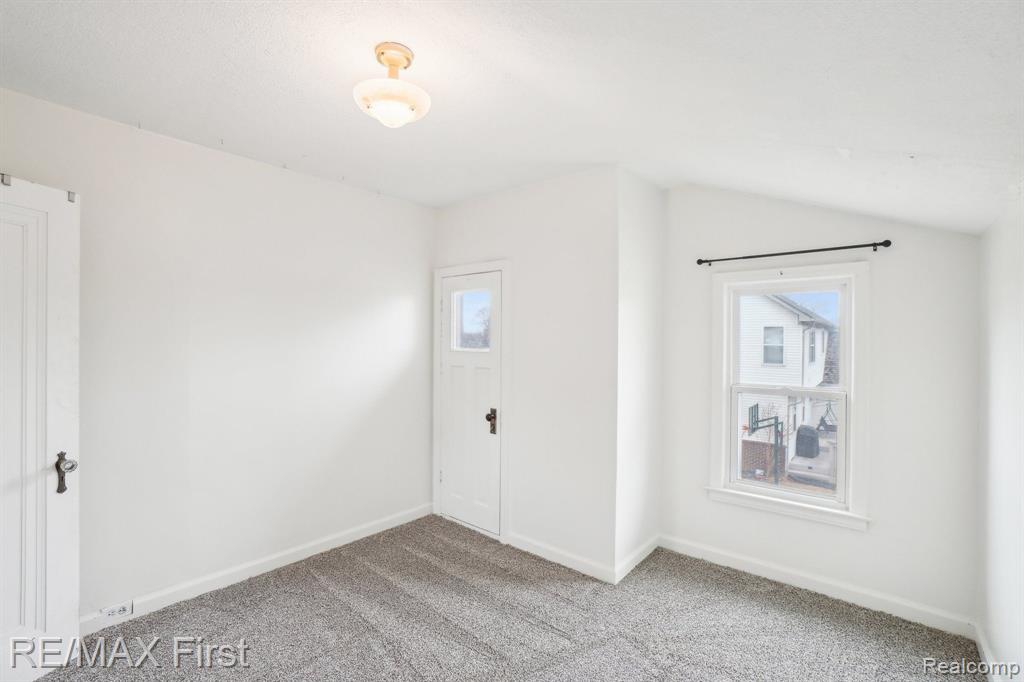 684 Creston Road Troy, MI 48085 - Photo 20 of 33