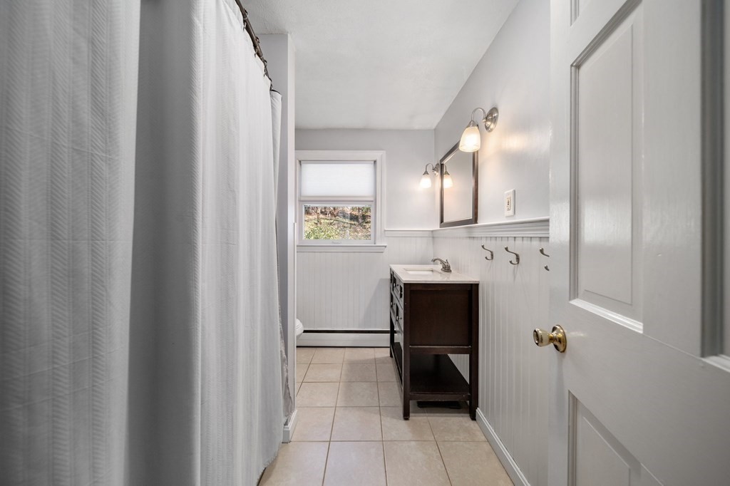 9 Bailey Lane Georgetown, MA 01833 - Photo 29 of 42 a view of an entryway with table and chair