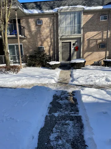 $147,900 | 1717 East 14 Mile Road, Unit C, Birmingham, MI 48009